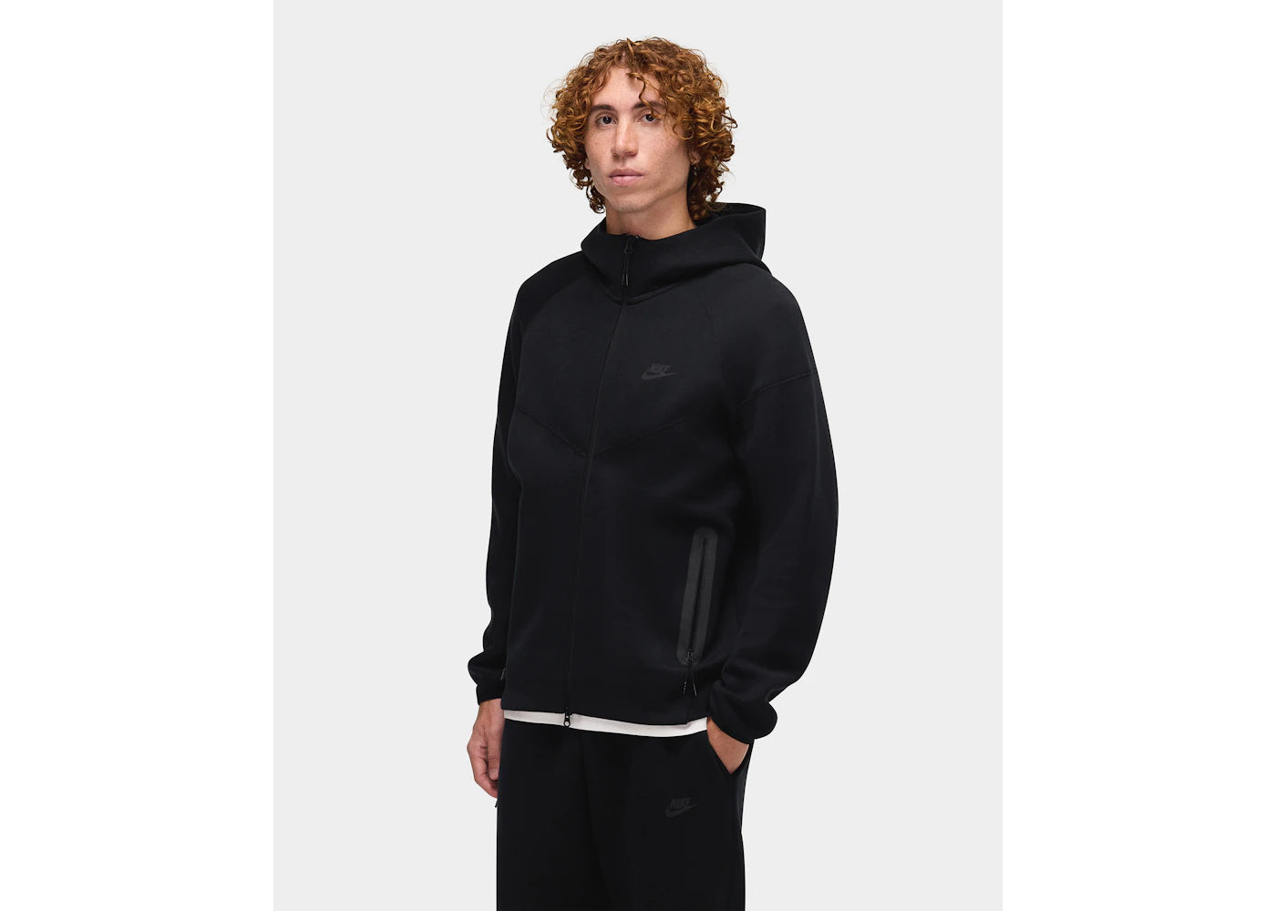 Nike Sportswear Tech Fleece Windrunner Kapuzenpullover mit durchgehendem Reißverschluss, Schwarz/Schwarz