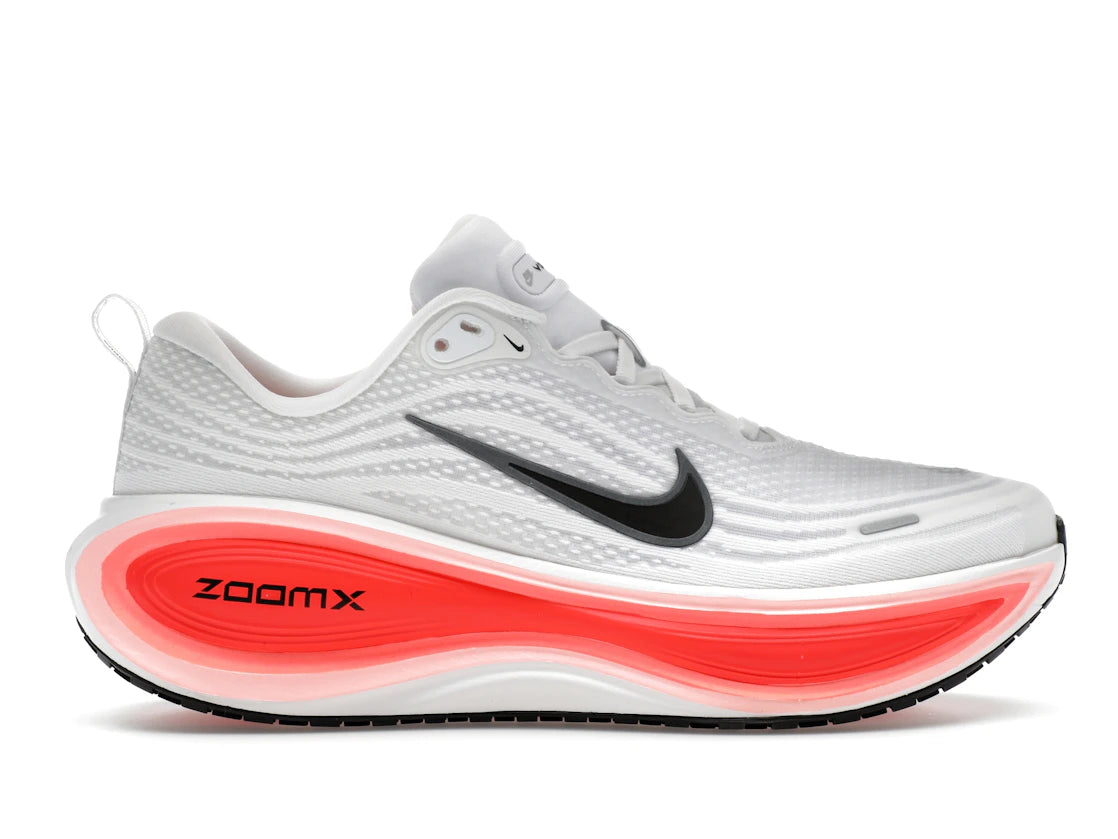 Nike Vomero Plus Weiß Schwarz Leuchtendes Karmesinrot