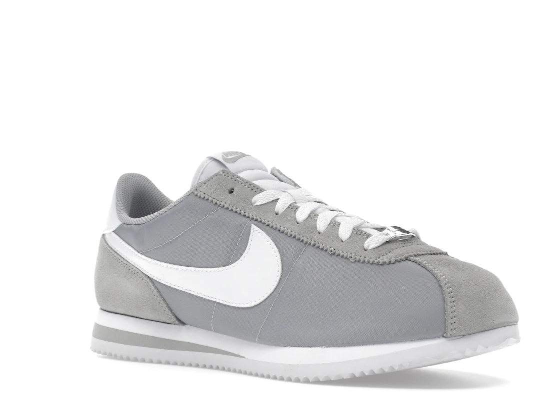 Nike Cortez Textilschuhe, flach, Silber/Weiß