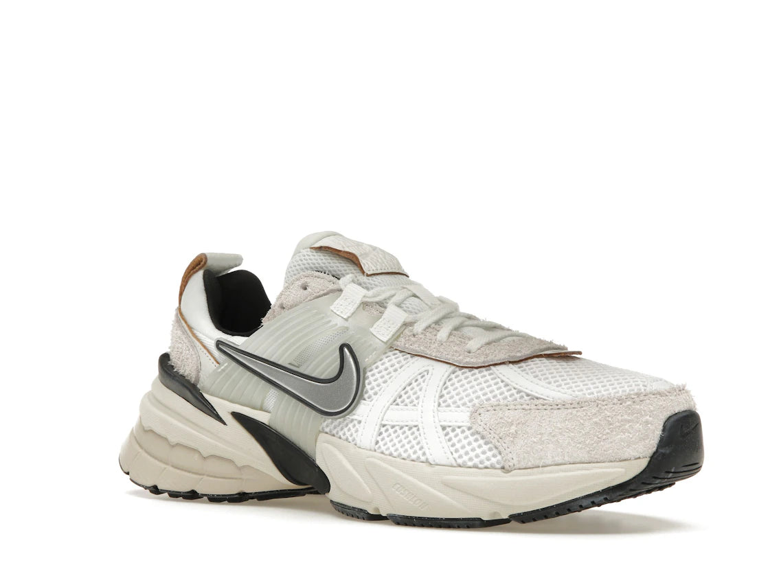 Nike V2K Run Summit White Light Orewood Brown (Damen)