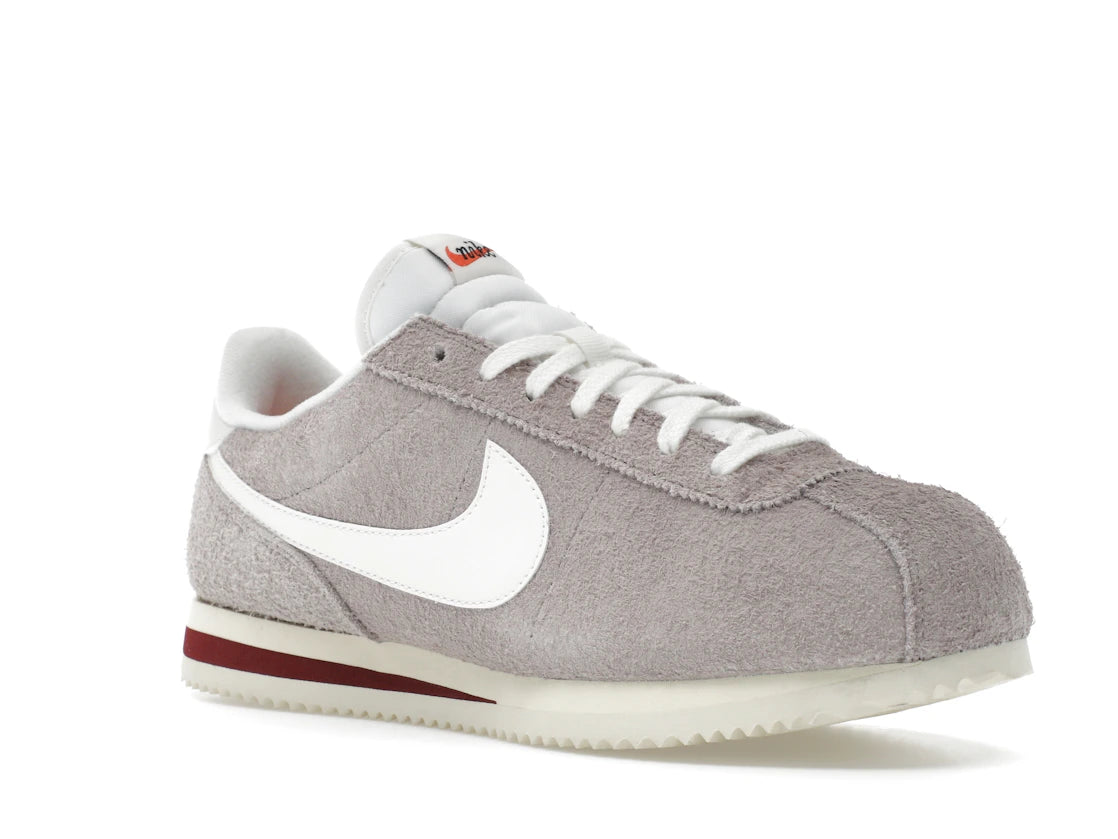 Nike Cortez SE Wildleder College Grau Dunkelrot Kokosmilch Segel