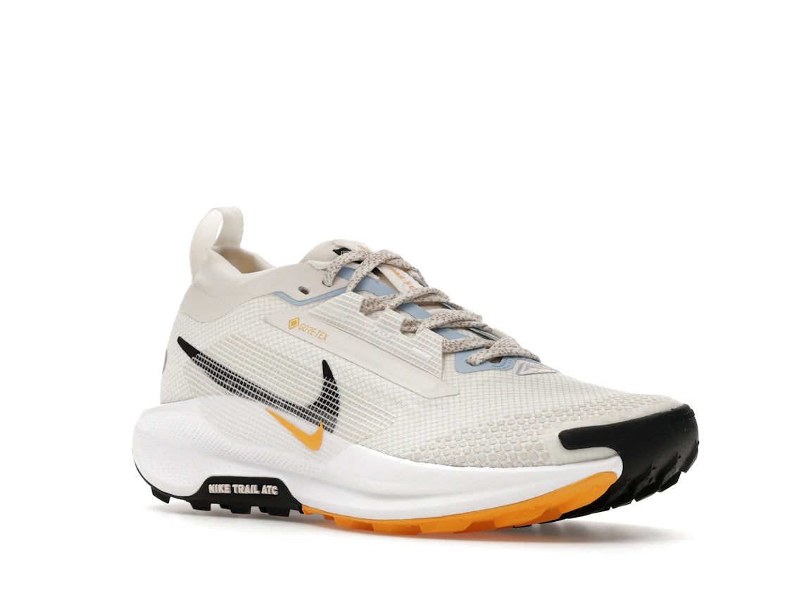 Nike Pegasus Trail 5 Gore-Tex Phantom Weiß Universitätsgold Schwarz (Damen)
