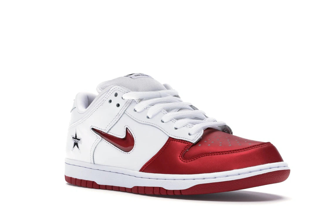 Nike SB Dunk Low Supreme Jewel Swoosh Rot