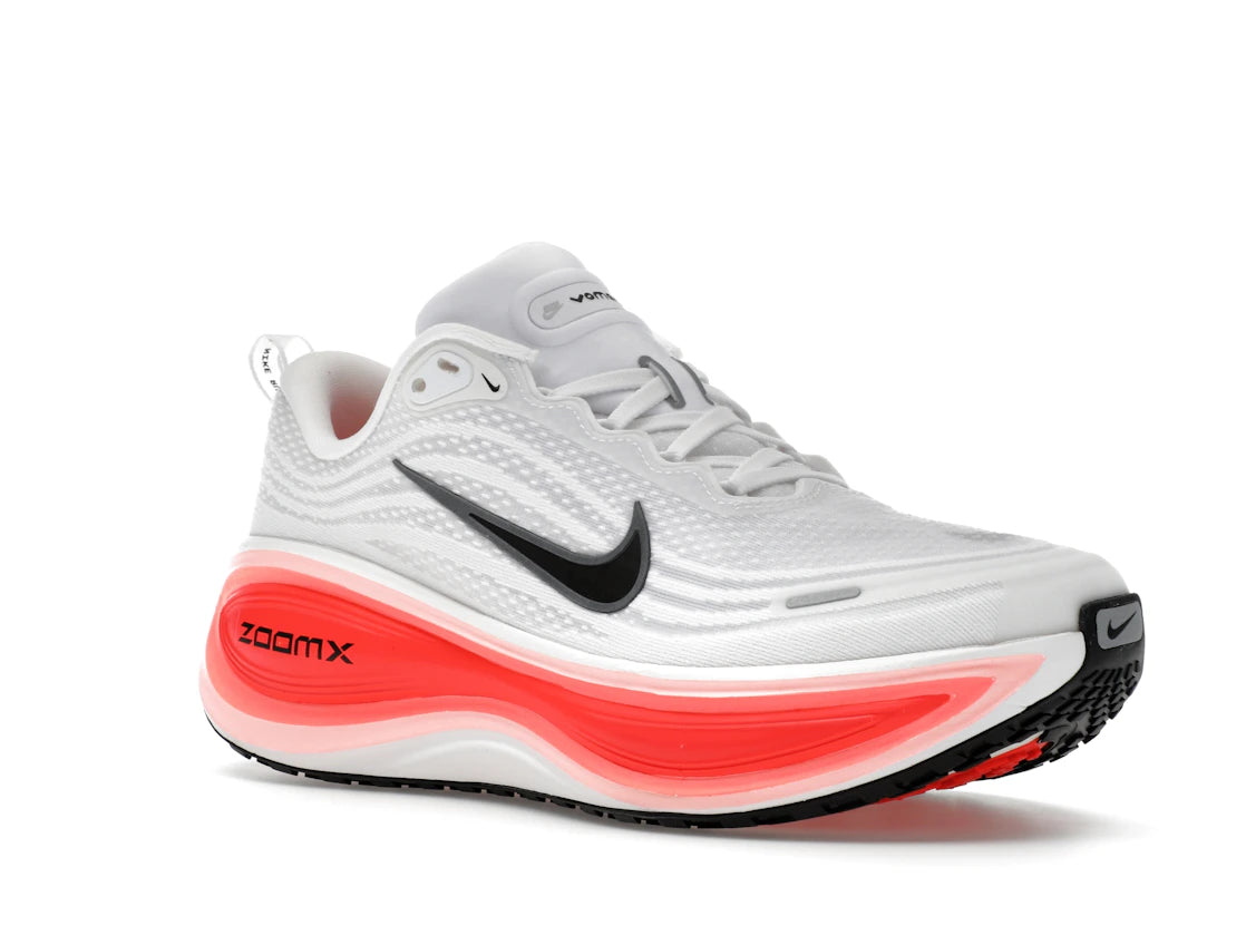 Nike Vomero Plus Weiß Schwarz Leuchtendes Karmesinrot