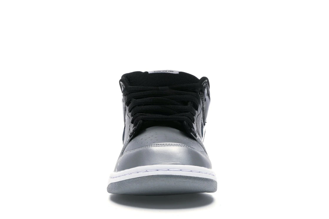 Nike SB Dunk Low Supreme Jewel Swoosh Silber