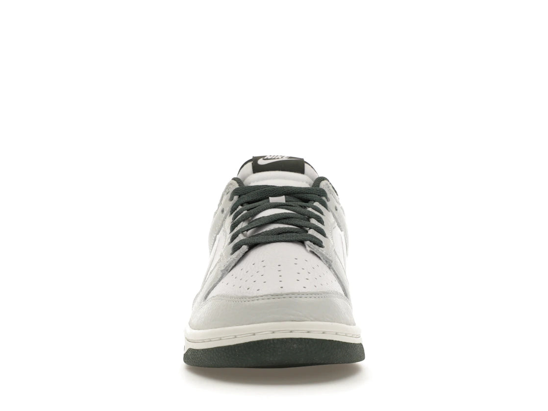 Nike Dunk Low Retro SE Photon Dust Vintage Green