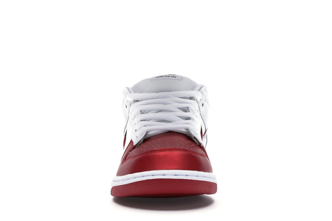 Nike SB Dunk Low Supreme Jewel Swoosh Rot