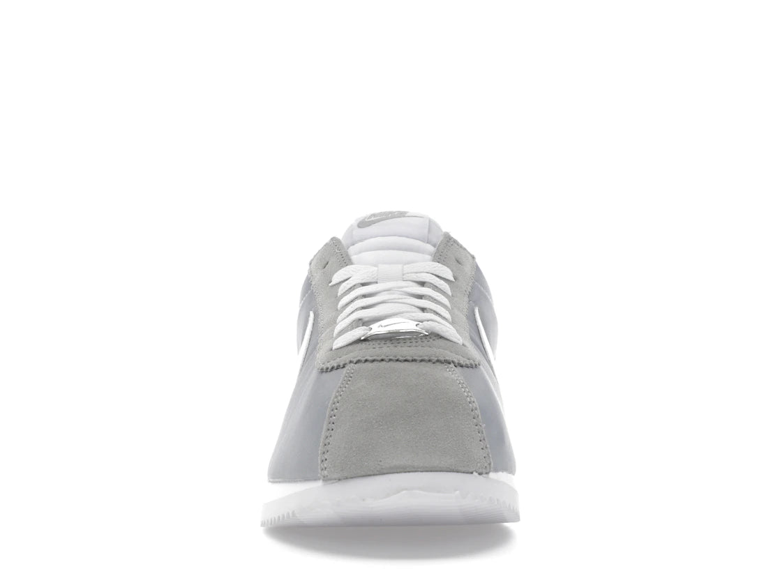 Nike Cortez Textilschuhe, flach, Silber/Weiß