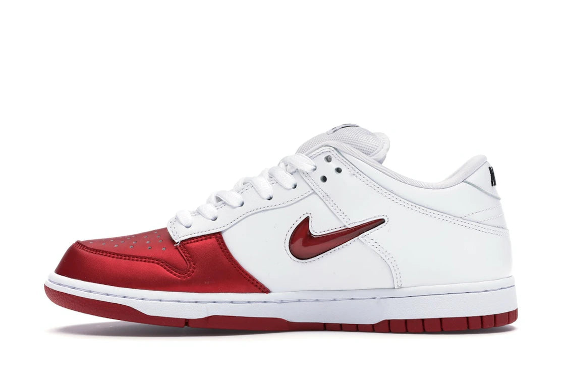 Nike SB Dunk Low Supreme Jewel Swoosh Rot
