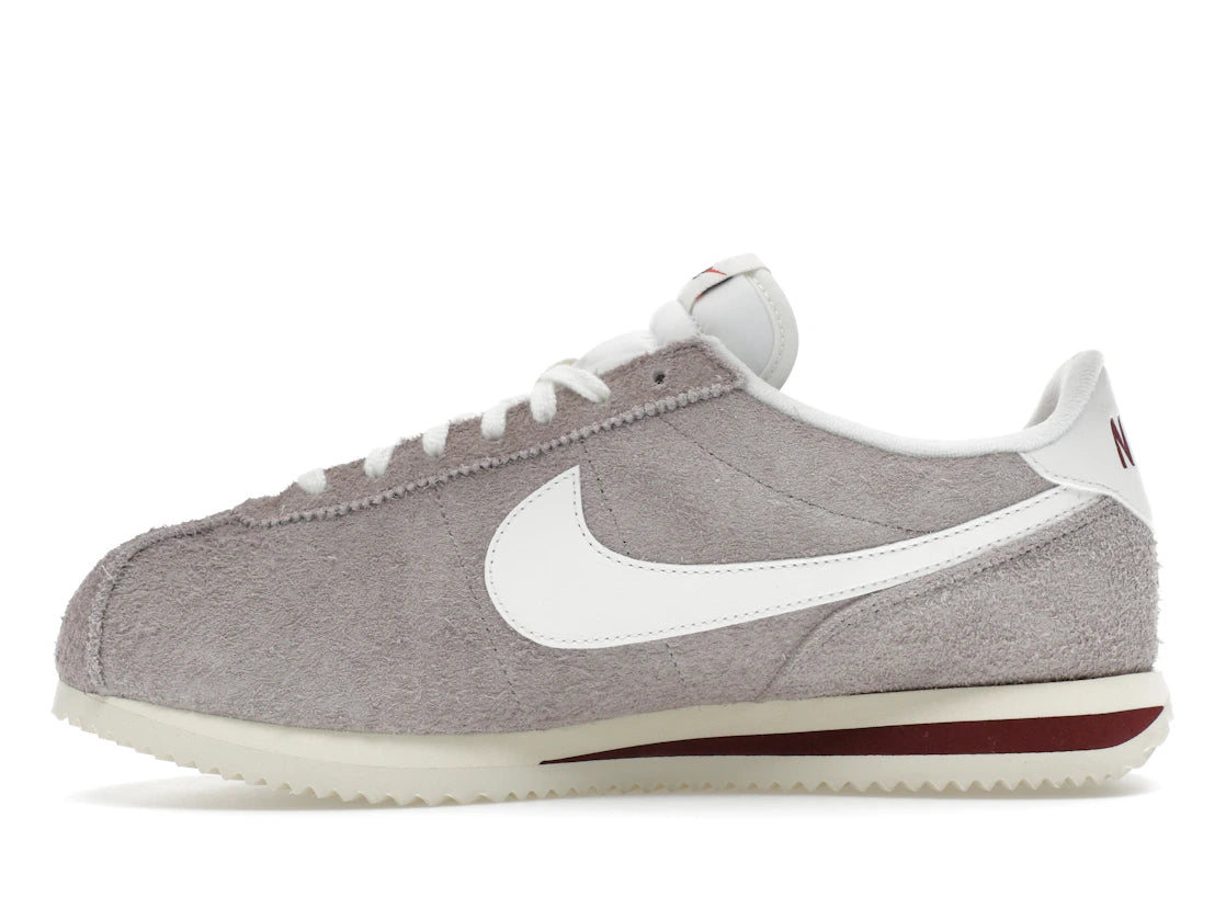 Nike Cortez SE Wildleder College Grau Dunkelrot Kokosmilch Segel