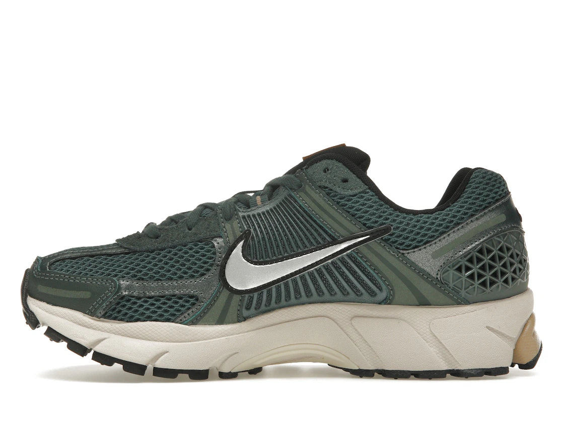 Nike Zoom Vomero 5 Vintage Green Light Orewood Brown Hemp Chrome (Damen)