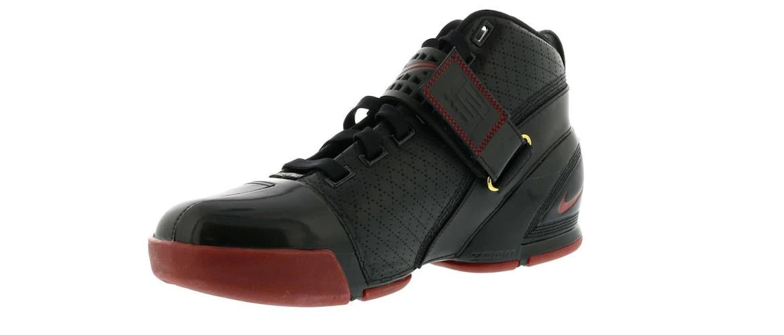 Nike LeBron 5 Schwarz/Karmesinrot/Metallic-Gold