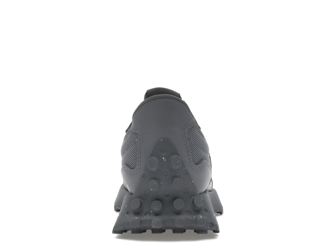 New Balance 327 Graues Carbonfaser-Logo