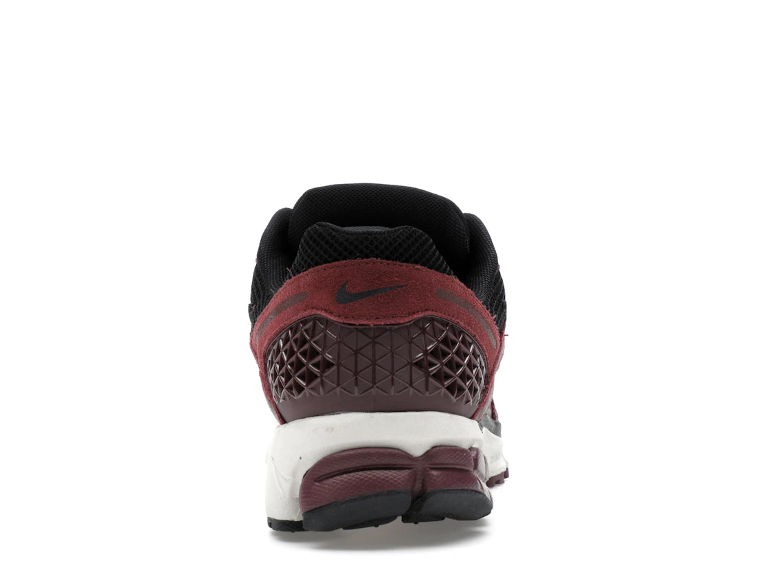 Nike Zoom Vomero 5 Dunkelrot