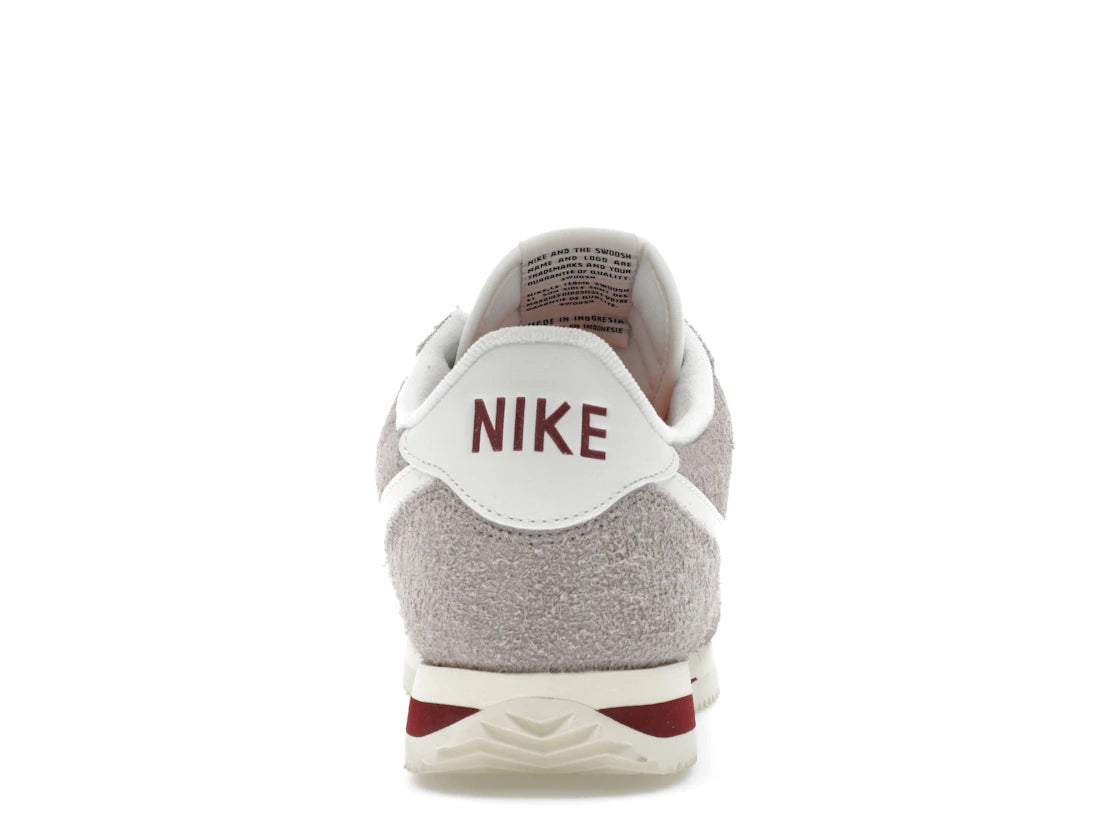 Nike Cortez SE Wildleder College Grau Dunkelrot Kokosmilch Segel