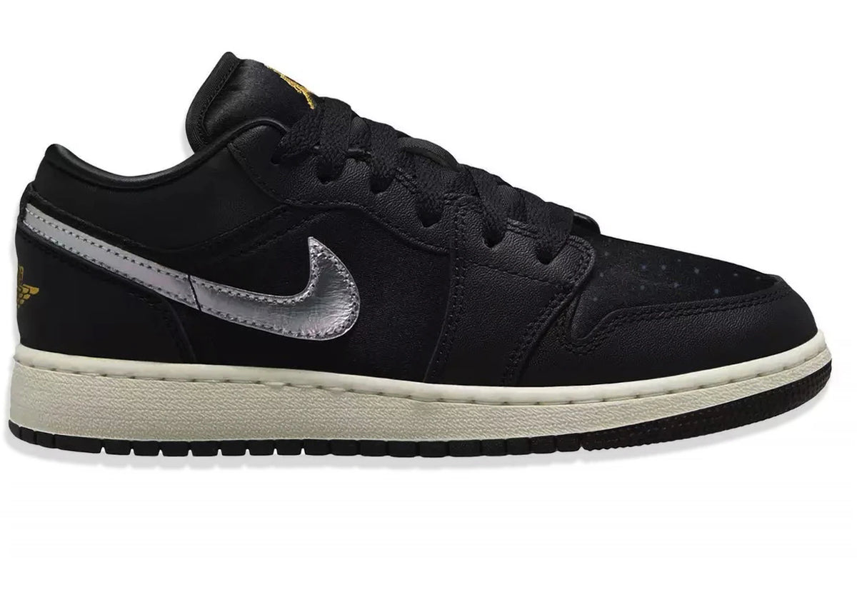 Jordan 1 Low SE Black Silver Sail Gold (GS) - vue 360