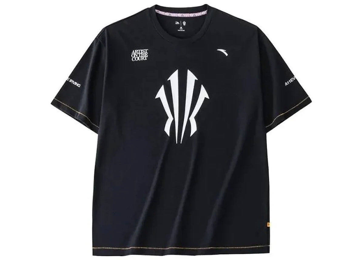 Anta x Kyrie Irving Logo Basketball Tee Black - vue secondaire A