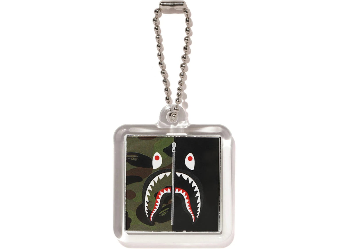 BAPE 1st Camo Shark Keychain Green - vue 360