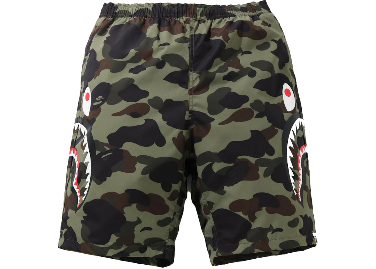 BAPE 1st Camo Side Shark Beach Shorts Green - vue 360