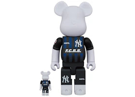 Bearbrick x F.C.R.B. x MLB (New York Yankees) 100% & 400% Set - vue 360