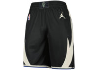 Jordan NBA Milwaukee Bucks Performance Swingman Statement Edition Shorts Schwarz/Creme