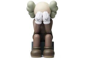 KAWS Passing Through Open Edition Vinyl Figure Brown - vue 360