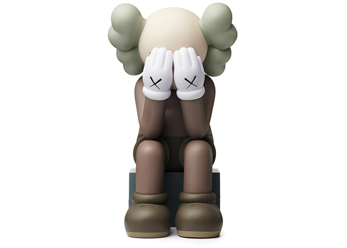 KAWS Passing Through Open Edition Vinyl Figure Brown - vue secondaire A