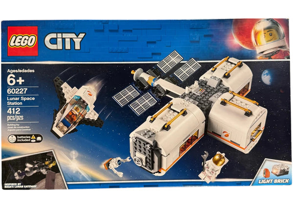 LEGO City Lunar Space Station Set 60227 - authentic LEGO building set