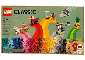 LEGO Classic 90 Years Of Play Set 11021 - vue 360