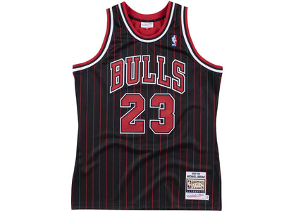 Mitchell & Ness Chicago Bulls 1995-96 Michael Jordan Authentic Jersey Black - authentic Mitchell & Ness apparel