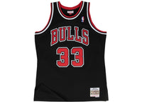 Mitchell & Ness Chicago Bulls Alternate 1997-98 Scottie Pippen Swingman Jersey Black