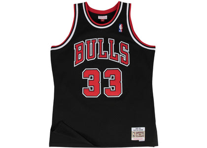 Mitchell & Ness Chicago Bulls Alternate 1997-98 Scottie Pippen Swingman Jersey Black - authentic Mitchell & Ness apparel
