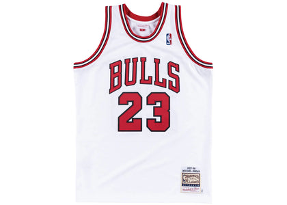 Mitchell & Ness Chicago Bulls Home 1997-98 Michael Jordan Authentic Jersey White - authentic Mitchell & Ness apparel