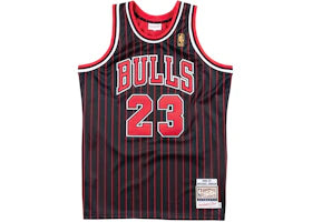 Mitchell & Ness Michael Jordan Chicago Bulls 1996-97 Alternate Authentic NBA Jersey Black/Red/White - vue 360