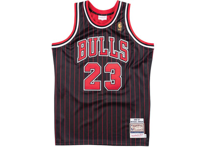 Mitchell & Ness Michael Jordan Chicago Bulls 1996-97 Alternate Authentic NBA Jersey Black/Red/White - apparel view 2
