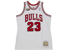 Mitchell & Ness Michael Jordan Chicago Bulls Finals 1997-98 Home Authentic NBA Jersey White/Red/Black - vue 360