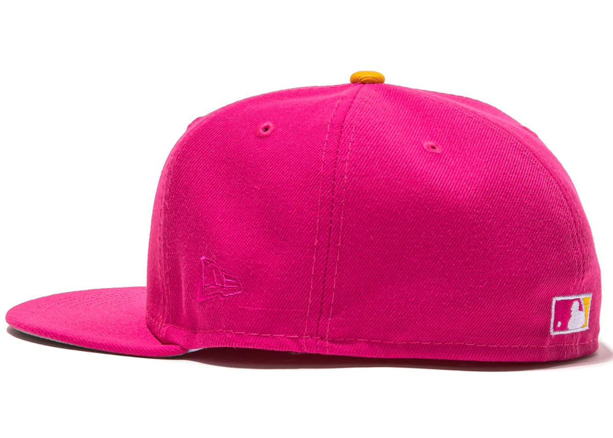 New Era Oakland Athletics Beer Pack 25th Anniversary Patch Hat Club Exclusive 59Fifty Fitted Hat Magenta/Yellow - vue secondaire B