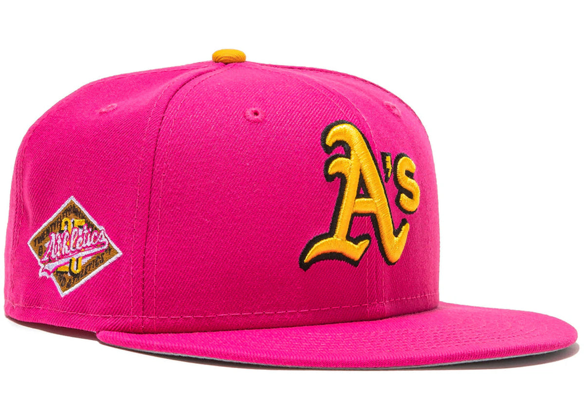New Era Oakland Athletics Beer Pack 25th Anniversary Patch Hat Club Exclusive 59Fifty Fitted Hat Magenta/Yellow - vue secondaire A