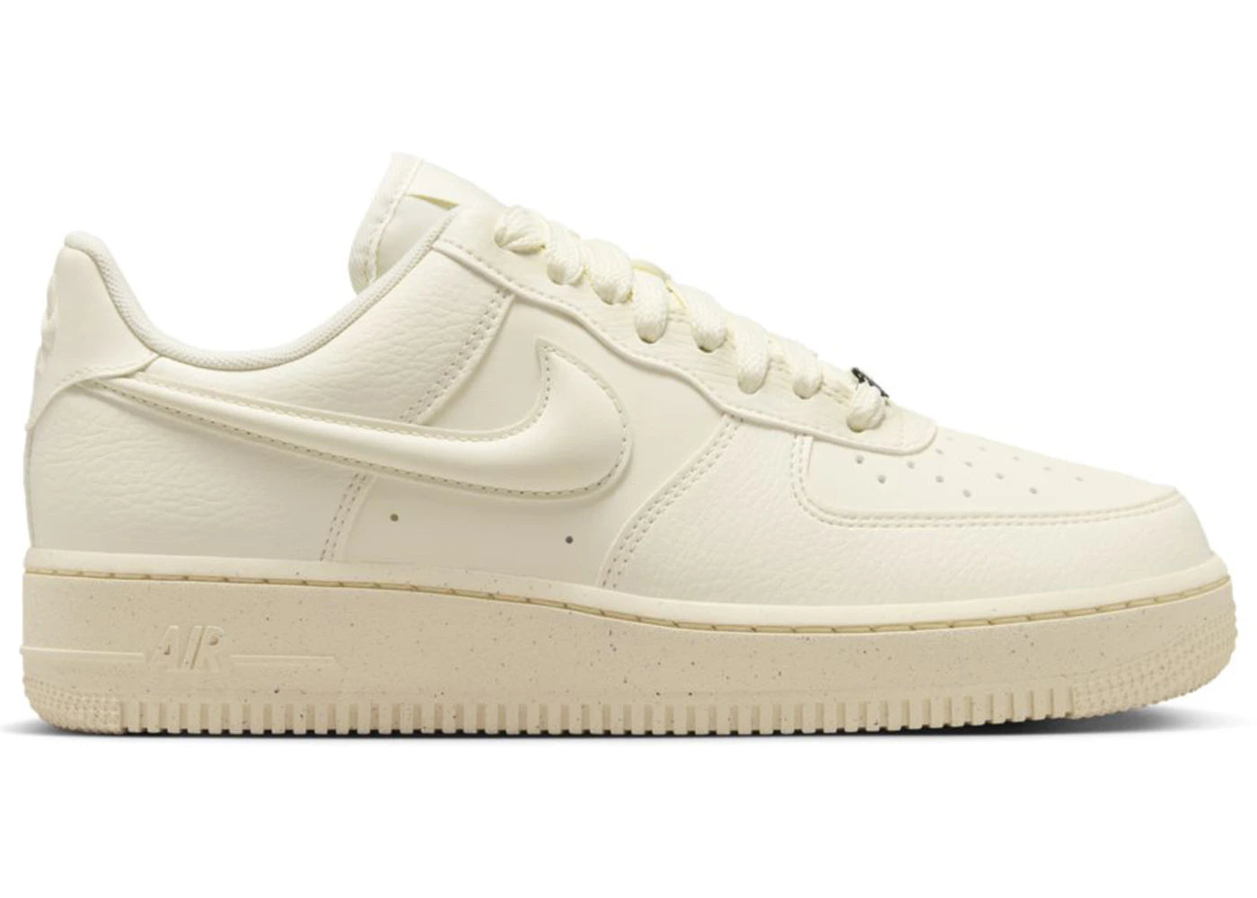 Nike Air Force 1 Low '07 Next Nature Coconut Milk Bulbous Swoosh (Women's) - vue 360