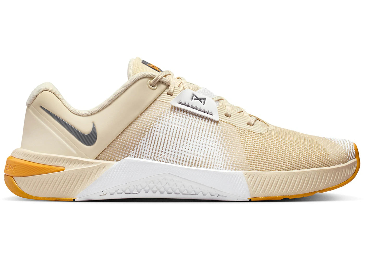 Nike Metcon 10 Light Khaki Gold Leaf Grey - vue 360