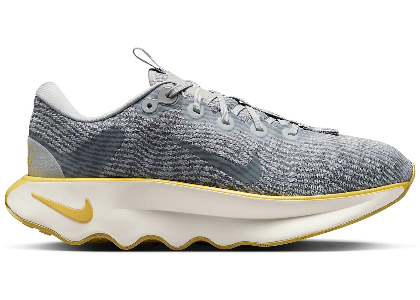 Nike Motiva Light Smoke Grey Smoke Grey Saturn Gold - vue 360