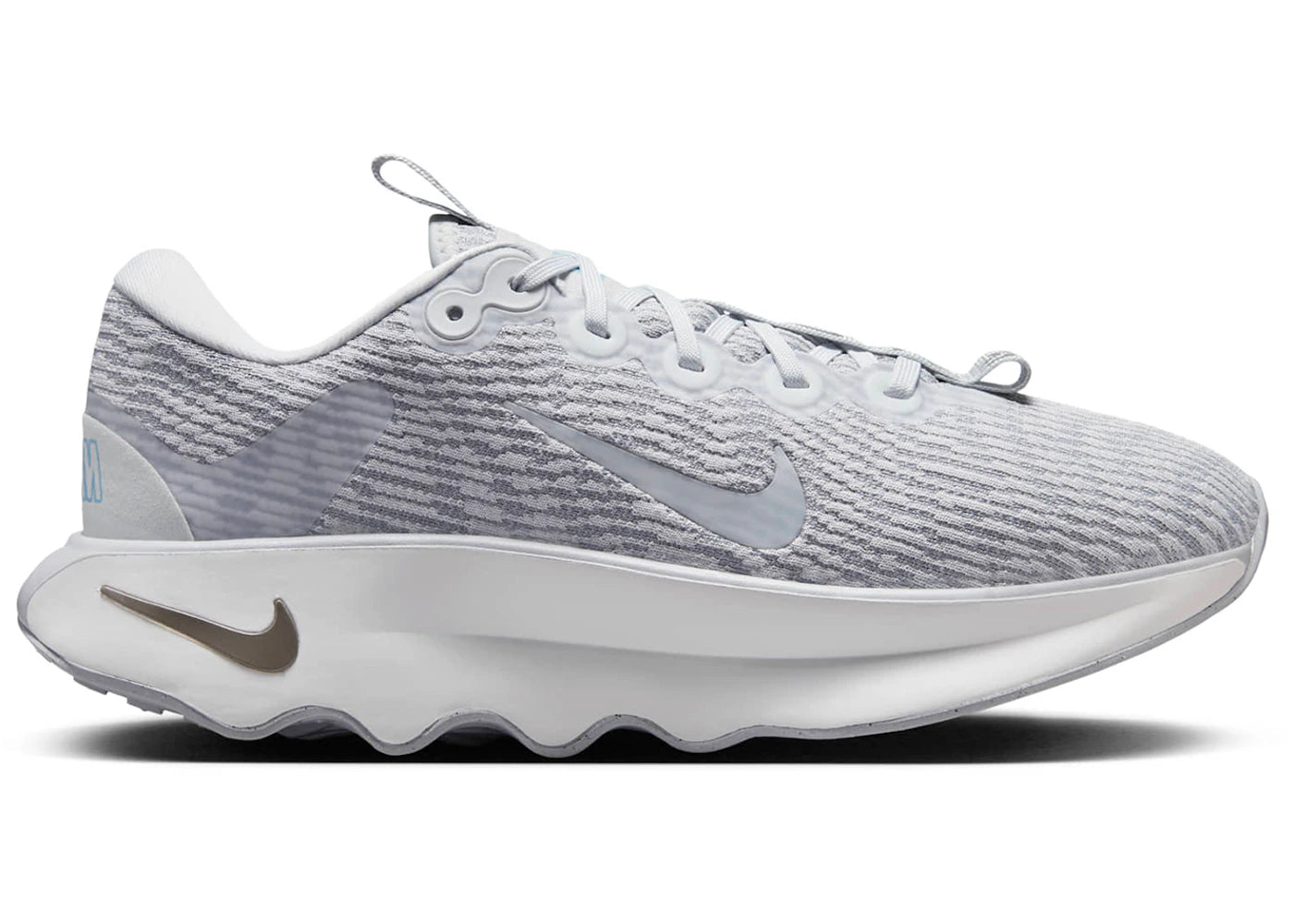 Nike Motiva Photon Dust Light Smoke Grey Metallic Pewter (Women's) - vue 360