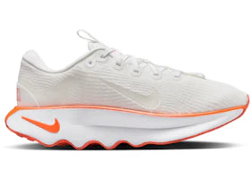 Nike Motiva White Summit White Turf Orange (Women's) - vue 360