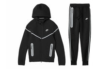 Nike Sportswear Tech Fleece Hoodie mit durchgehendem Reißverschluss &amp; Jogginghose mit reflektierenden Details, Set Schwarz/Bemis Silber