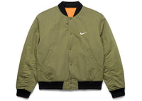 Stussy x Nike Wende-Collegejacke, Mitteloliv/Hellmandarin