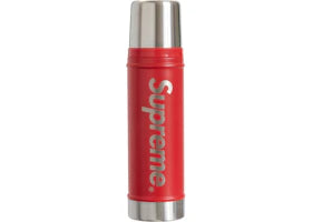 Supreme Stanley 20 oz. Vacuum Insulated Bottle Red - vue 360