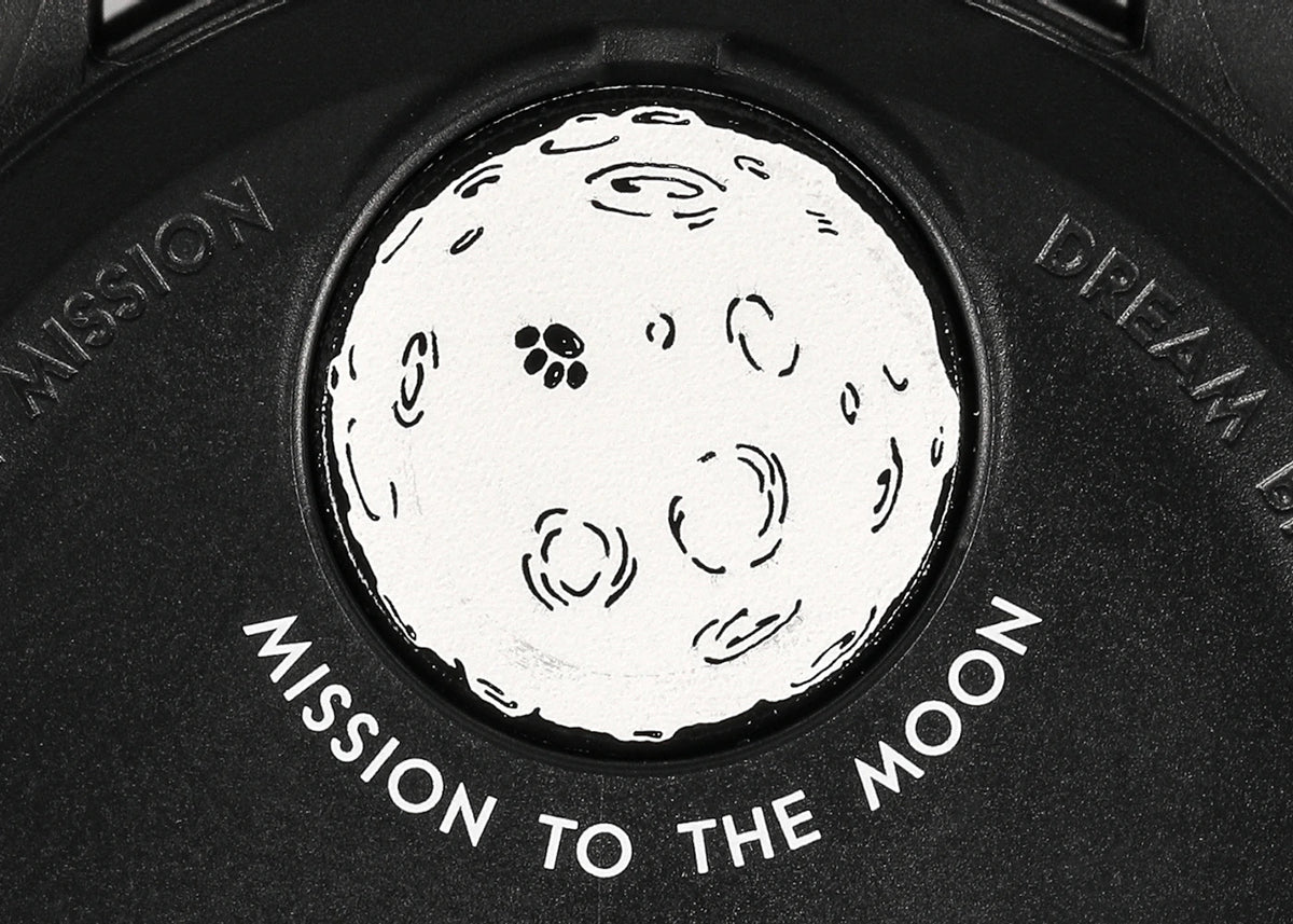 Swatch x Omega Bioceramic Moonswatch Mission To Moonphase Snoopy - vue secondaire A