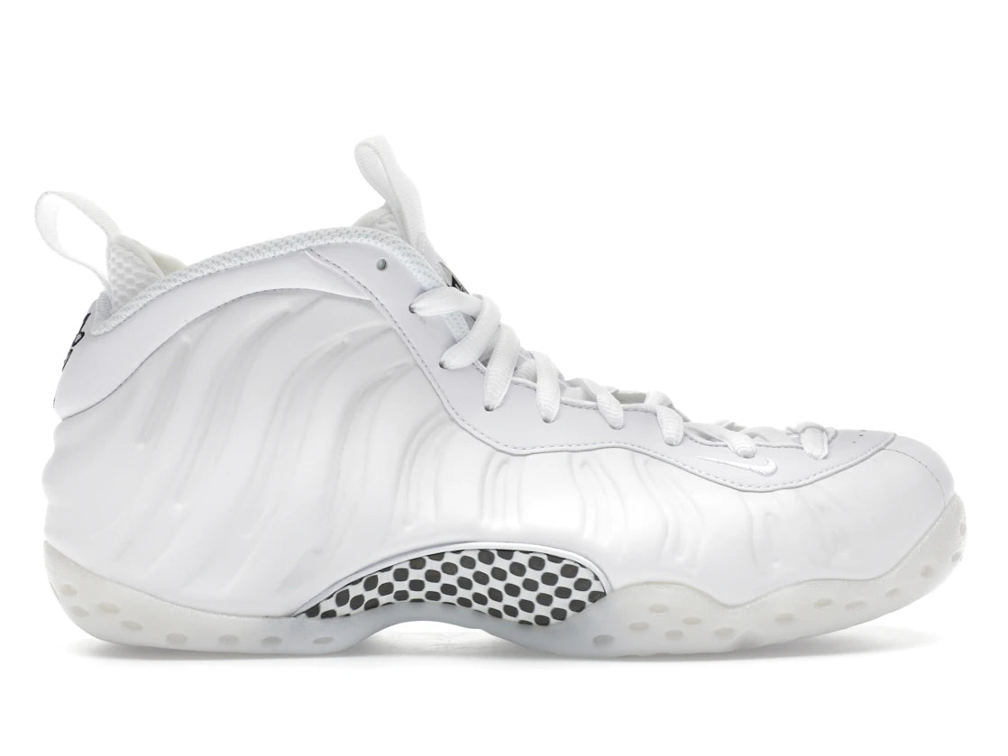 Nike Air Foamposite One Triple White - vue 360
