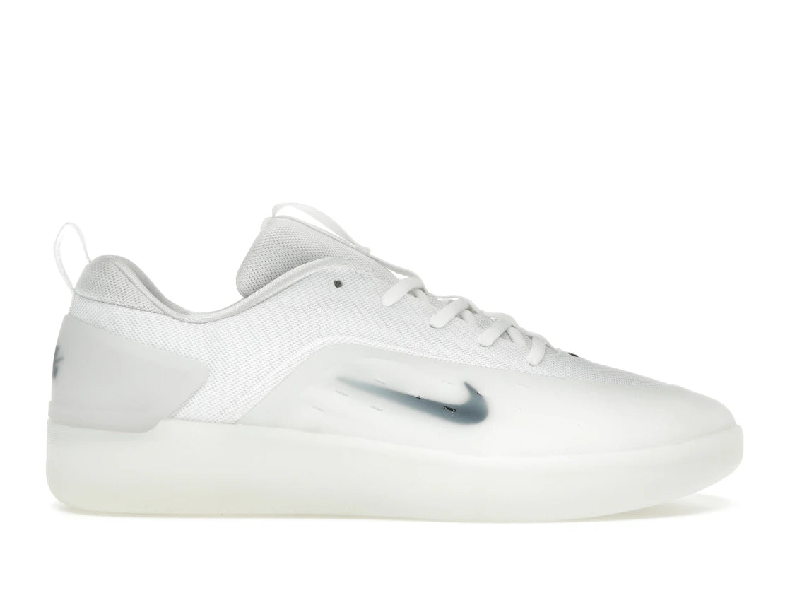 Nike SB Zoom Nyjah 4 White Black - vue 360