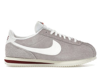 Nike Cortez SE Wildleder College Grau Dunkelrot Kokosmilch Segel